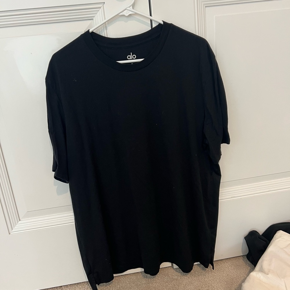 ALO Yoga Men's Classic Black Tee